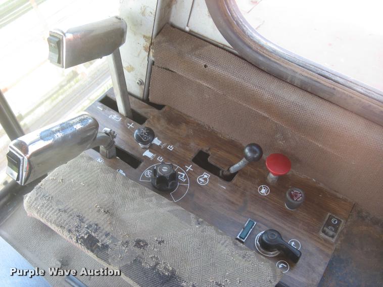 image for item L2332 1982 Massey-Ferguson 860 combine