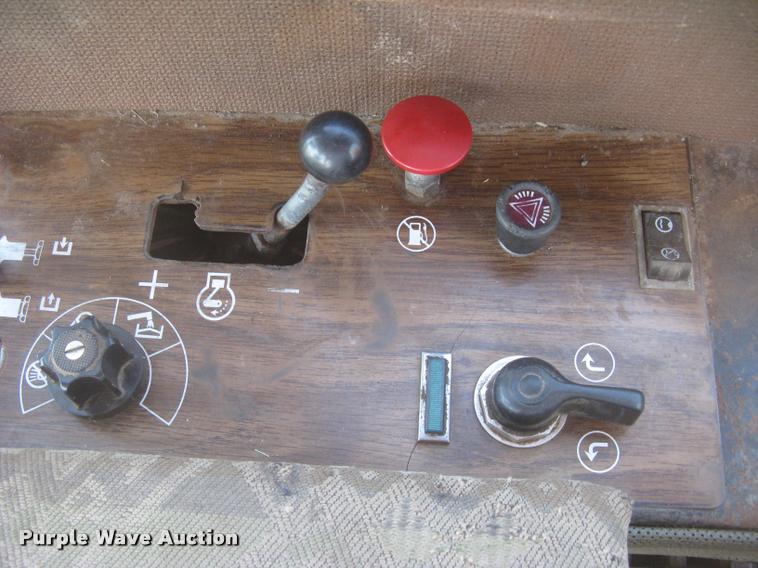 image for item L2332 1982 Massey-Ferguson 860 combine