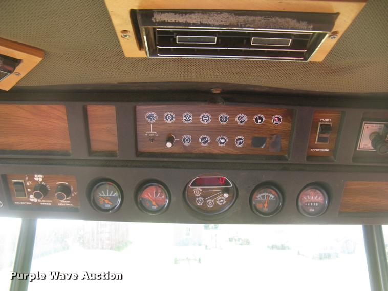 image for item L2332 1982 Massey-Ferguson 860 combine