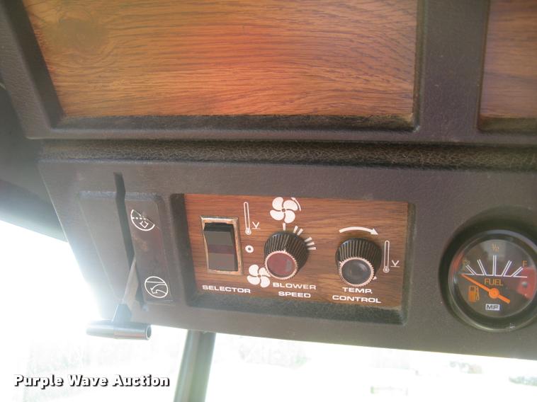 image for item L2332 1982 Massey-Ferguson 860 combine