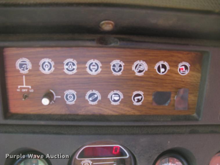 image for item L2332 1982 Massey-Ferguson 860 combine