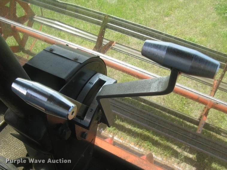 image for item L2332 1982 Massey-Ferguson 860 combine