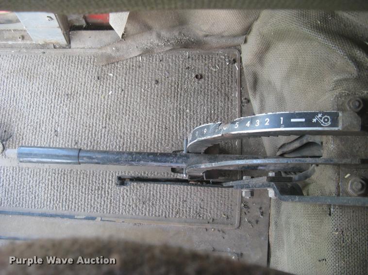 image for item L2332 1982 Massey-Ferguson 860 combine