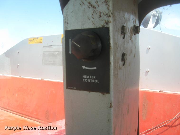 image for item L2332 1982 Massey-Ferguson 860 combine