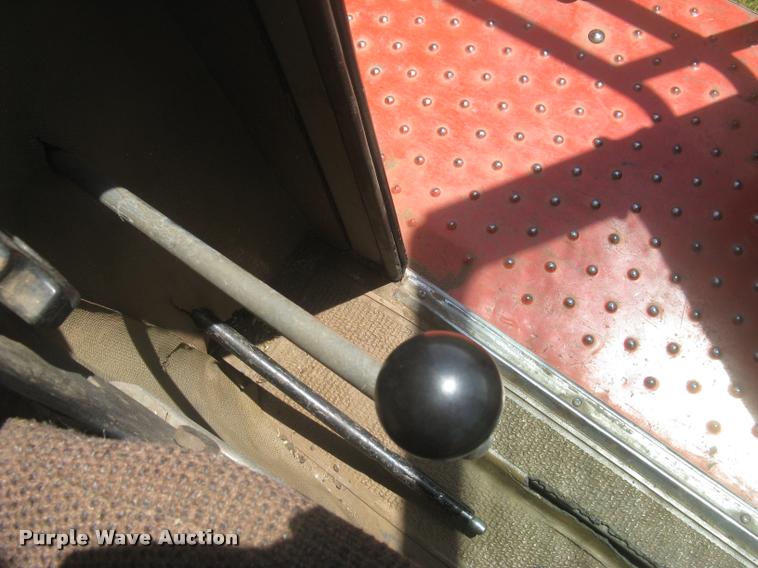 image for item L2332 1982 Massey-Ferguson 860 combine