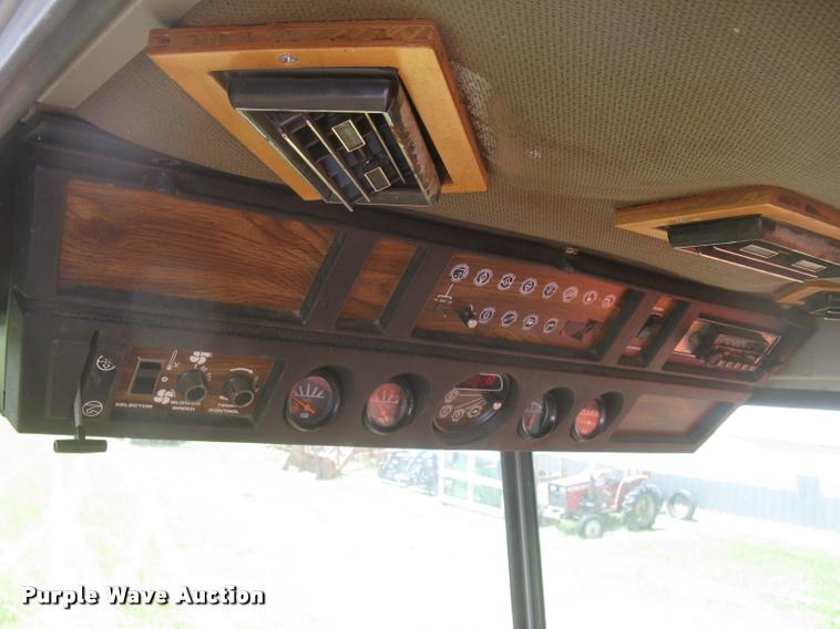 image for item L2332 1982 Massey-Ferguson 860 combine