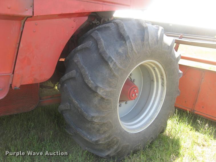 image for item L2332 1982 Massey-Ferguson 860 combine