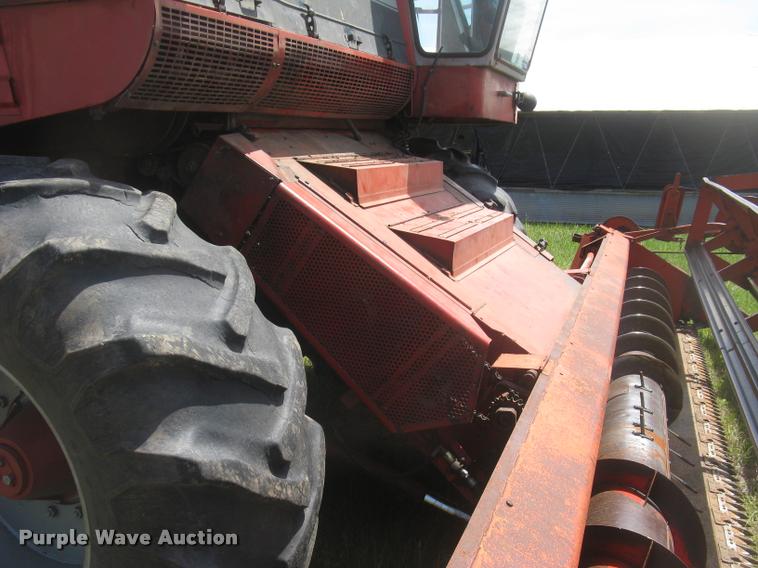 image for item L2332 1982 Massey-Ferguson 860 combine