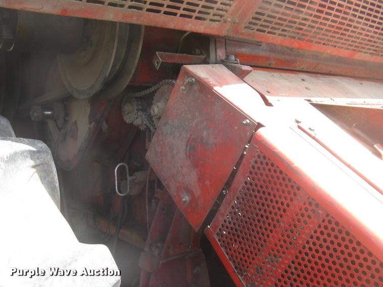 image for item L2332 1982 Massey-Ferguson 860 combine