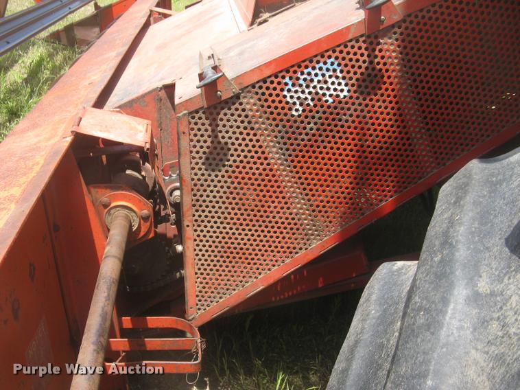 image for item L2332 1982 Massey-Ferguson 860 combine