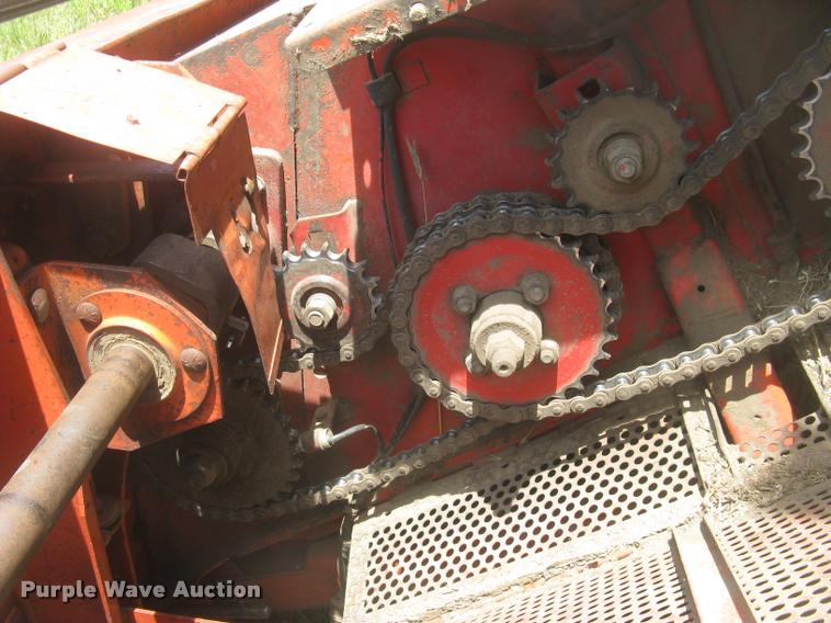 image for item L2332 1982 Massey-Ferguson 860 combine