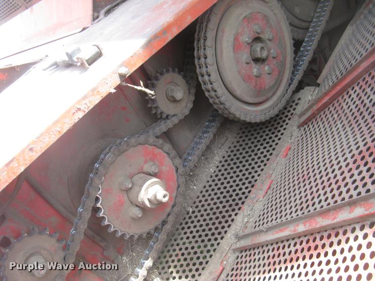 image for item L2332 1982 Massey-Ferguson 860 combine