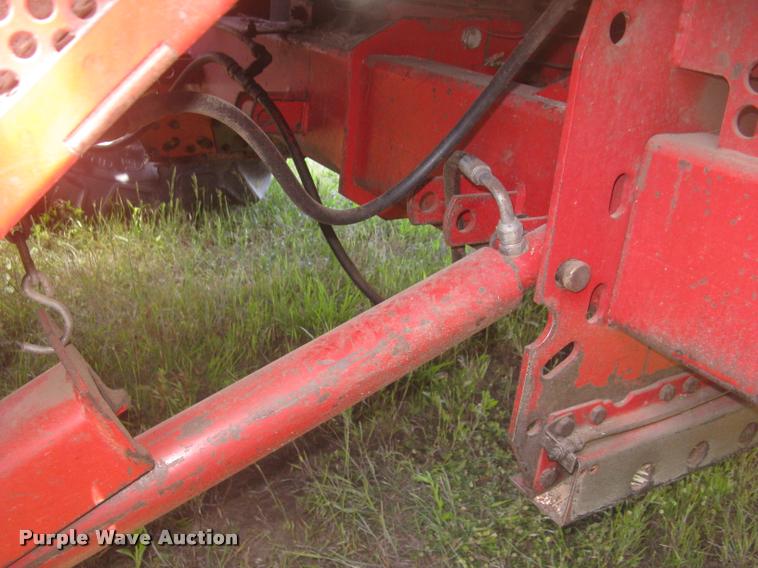 image for item L2332 1982 Massey-Ferguson 860 combine