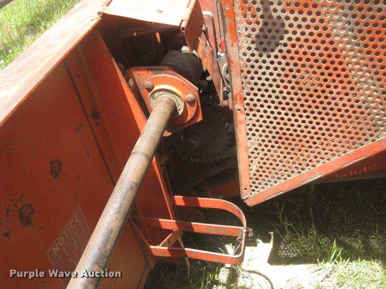 image for item L2332 1982 Massey-Ferguson 860 combine