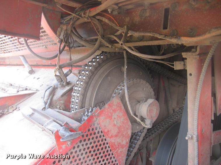image for item L2332 1982 Massey-Ferguson 860 combine