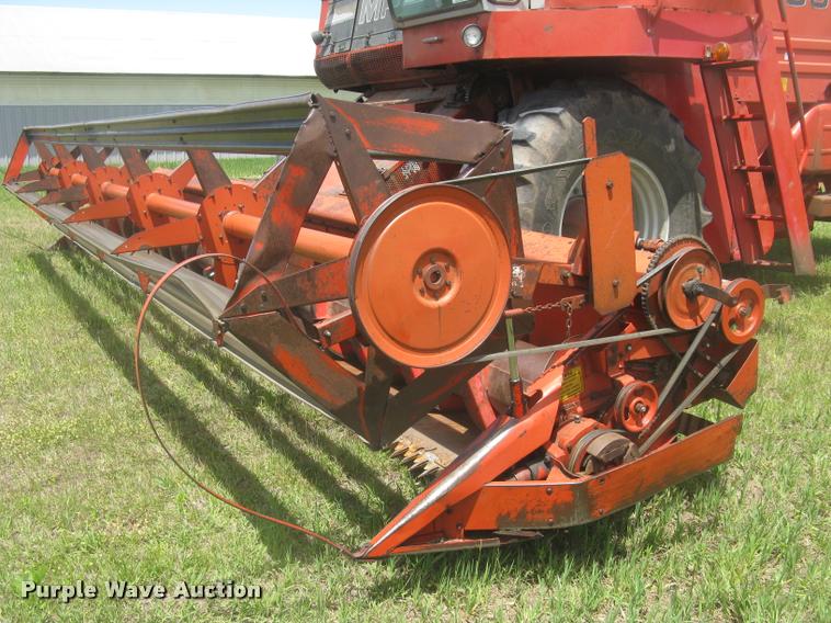 image for item L2332 1982 Massey-Ferguson 860 combine