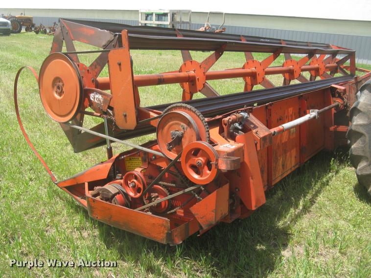 image for item L2332 1982 Massey-Ferguson 860 combine