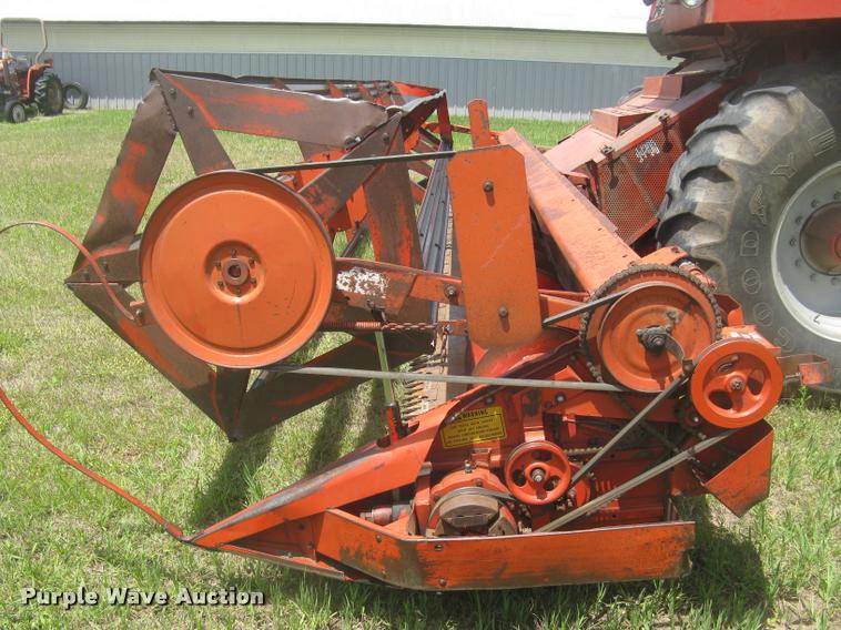 image for item L2332 1982 Massey-Ferguson 860 combine