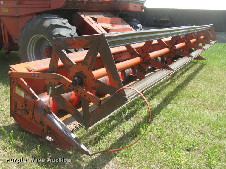 image for item L2332 1982 Massey-Ferguson 860 combine