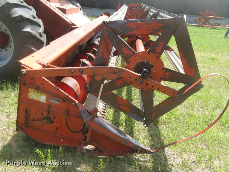 image for item L2332 1982 Massey-Ferguson 860 combine