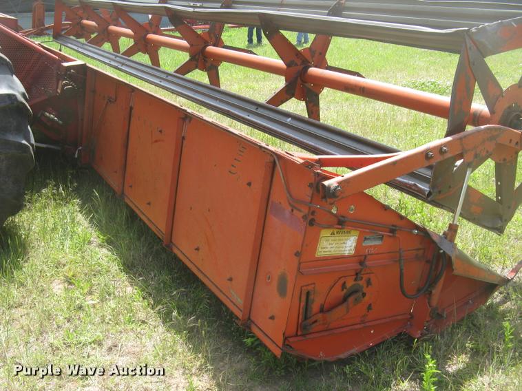 image for item L2332 1982 Massey-Ferguson 860 combine
