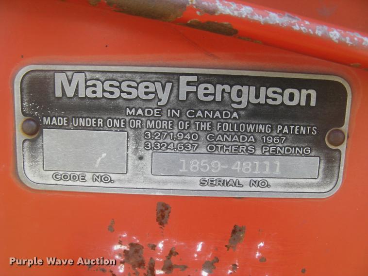 image for item L2332 1982 Massey-Ferguson 860 combine