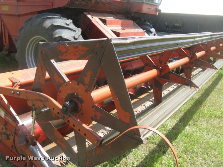 image for item L2332 1982 Massey-Ferguson 860 combine