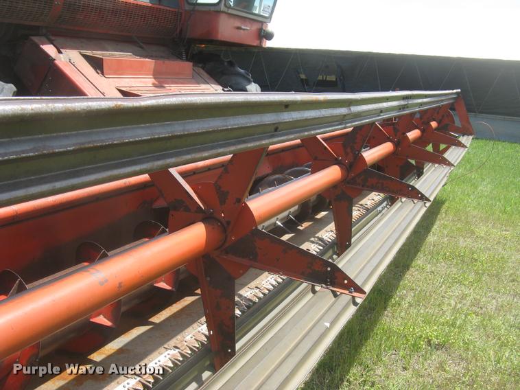 image for item L2332 1982 Massey-Ferguson 860 combine