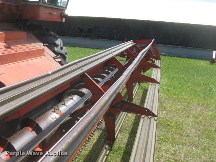 image for item L2332 1982 Massey-Ferguson 860 combine