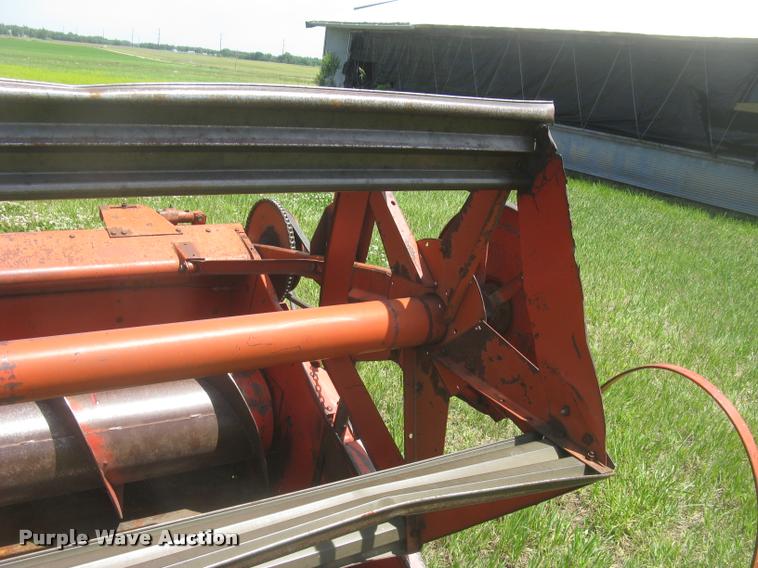 image for item L2332 1982 Massey-Ferguson 860 combine