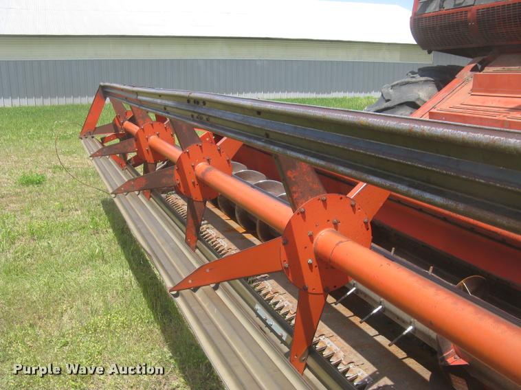 image for item L2332 1982 Massey-Ferguson 860 combine