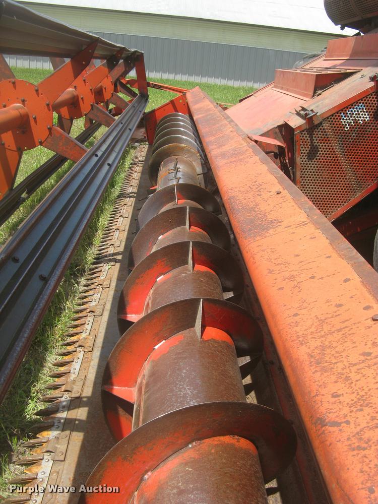 image for item L2332 1982 Massey-Ferguson 860 combine