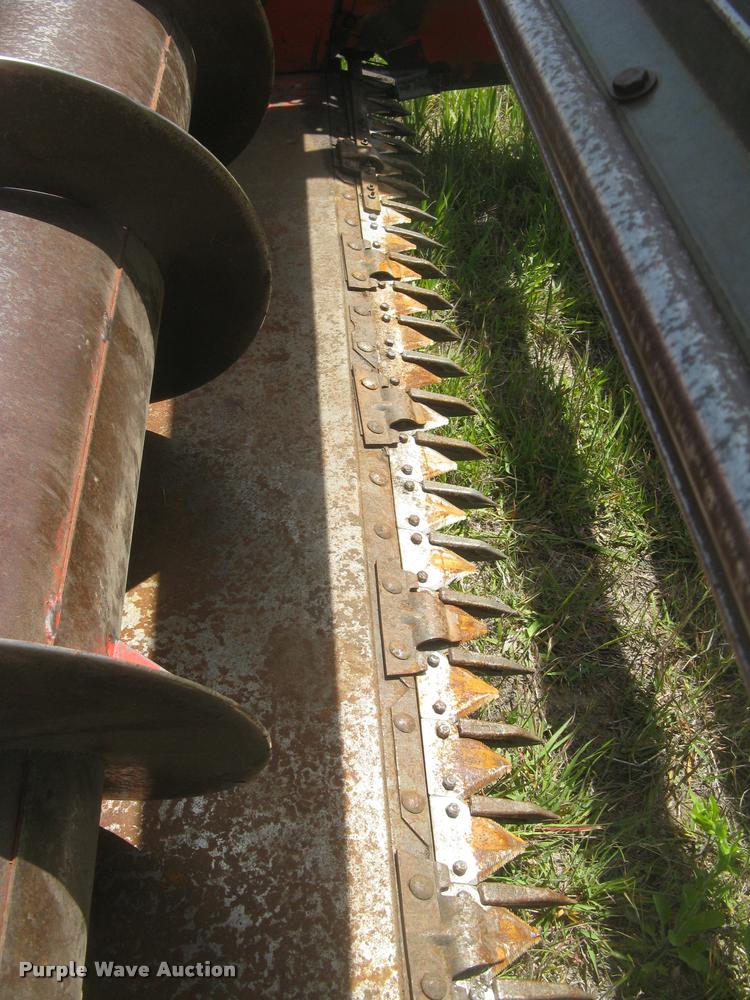 image for item L2332 1982 Massey-Ferguson 860 combine