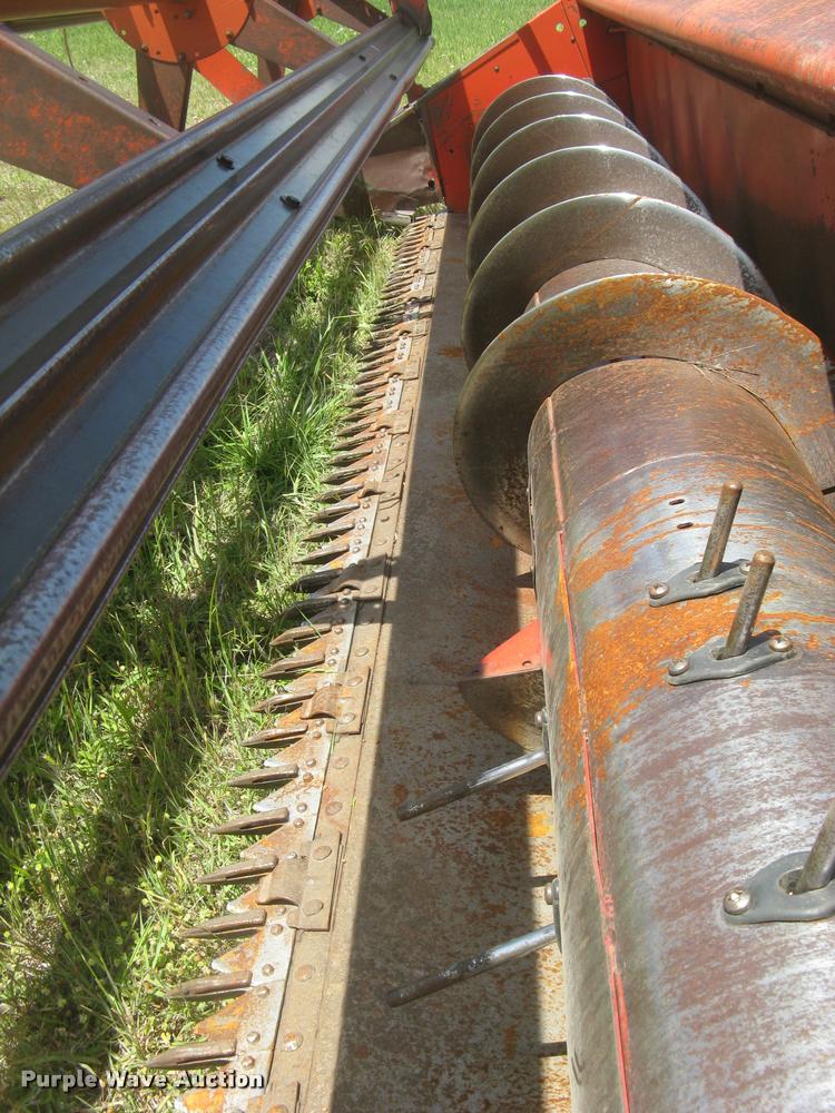 image for item L2332 1982 Massey-Ferguson 860 combine