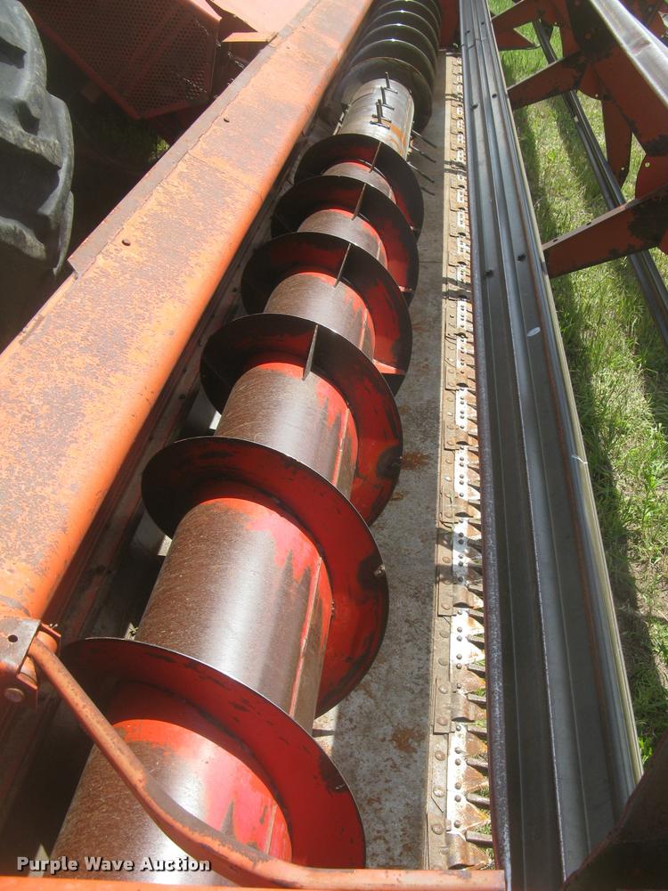 image for item L2332 1982 Massey-Ferguson 860 combine