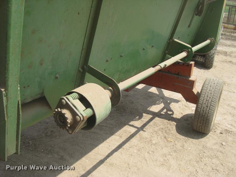 image for item L2349 John Deere 224 platform head