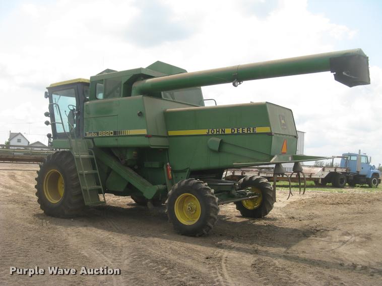 image for item L2352 1982 John Deere 8820 Turbo combine