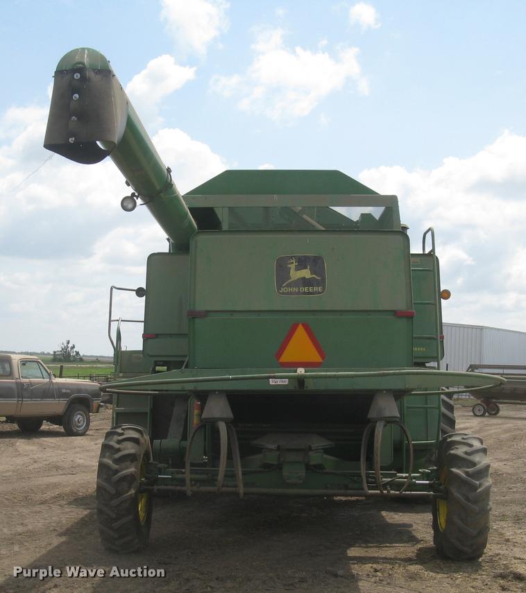 image for item L2352 1982 John Deere 8820 Turbo combine