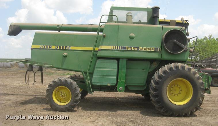 image for item L2352 1982 John Deere 8820 Turbo combine