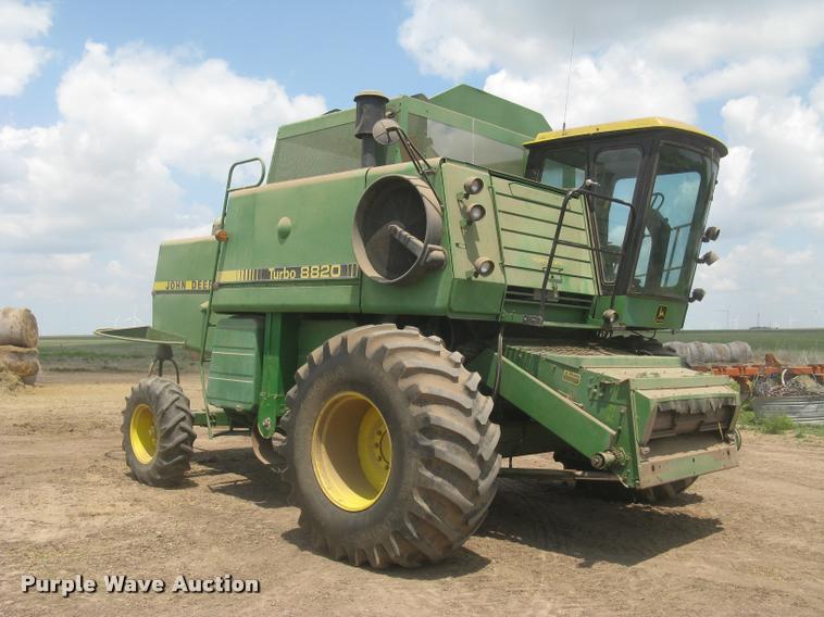 image for item L2352 1982 John Deere 8820 Turbo combine