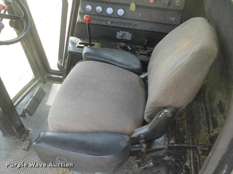 image for item L2352 1982 John Deere 8820 Turbo combine