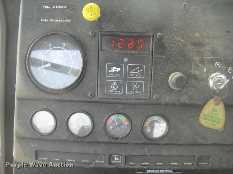 image for item L2352 1982 John Deere 8820 Turbo combine