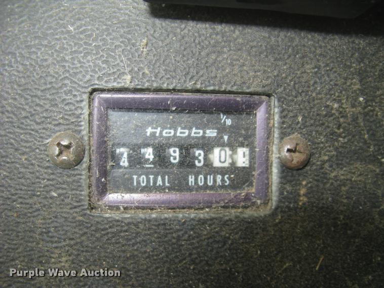 image for item L2352 1982 John Deere 8820 Turbo combine