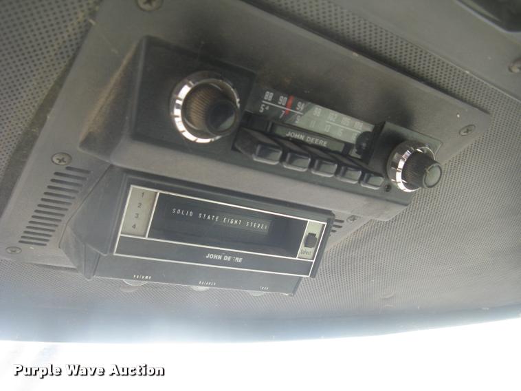 image for item L2352 1982 John Deere 8820 Turbo combine