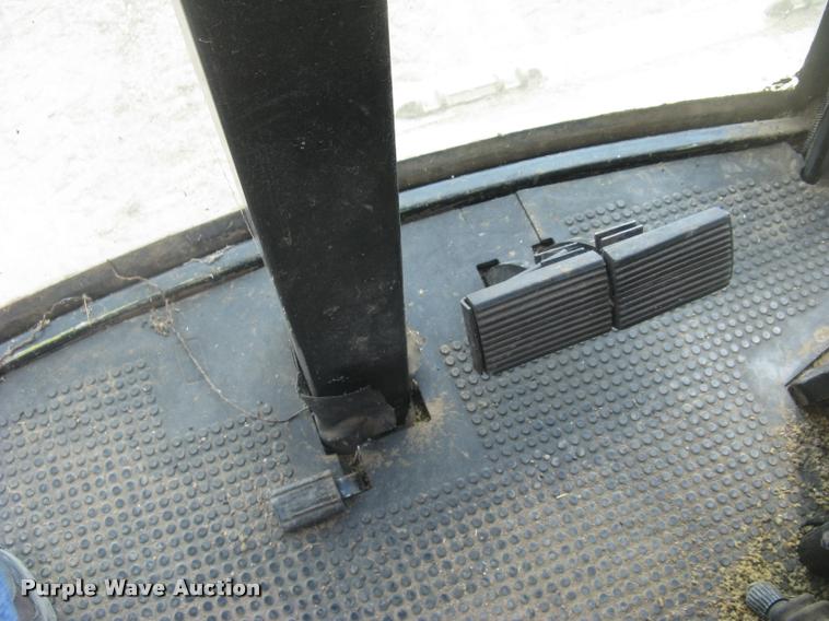 image for item L2352 1982 John Deere 8820 Turbo combine