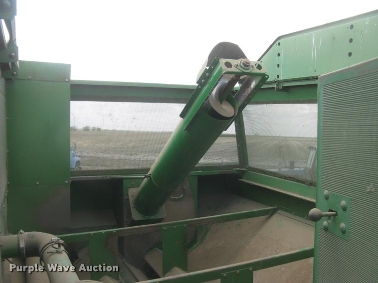 image for item L2352 1982 John Deere 8820 Turbo combine