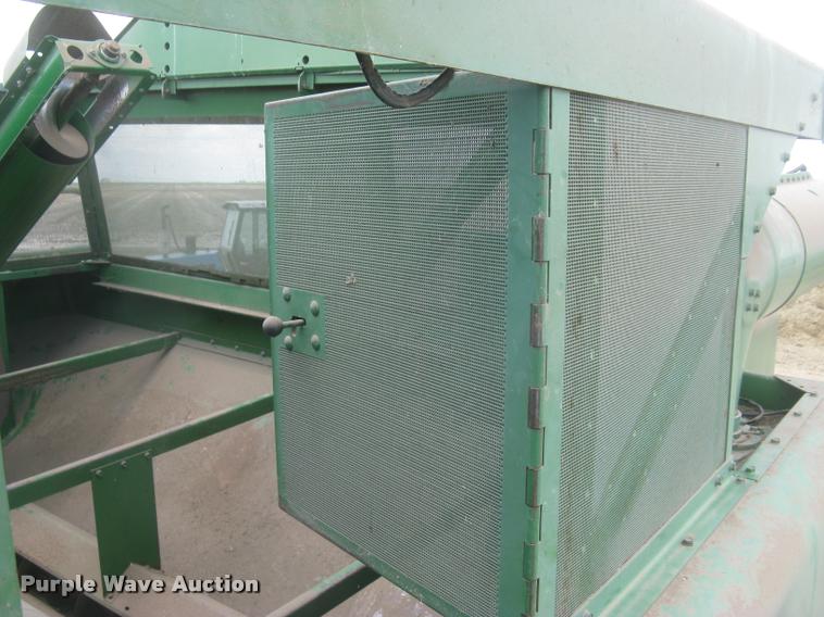 image for item L2352 1982 John Deere 8820 Turbo combine