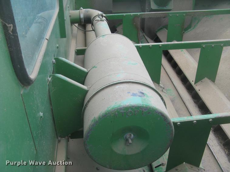 image for item L2352 1982 John Deere 8820 Turbo combine