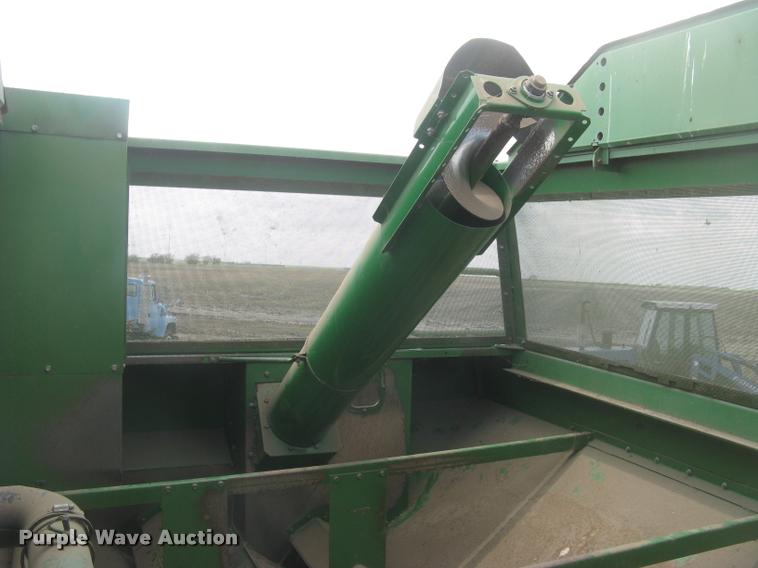 image for item L2352 1982 John Deere 8820 Turbo combine