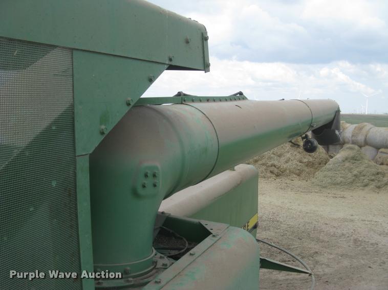 image for item L2352 1982 John Deere 8820 Turbo combine